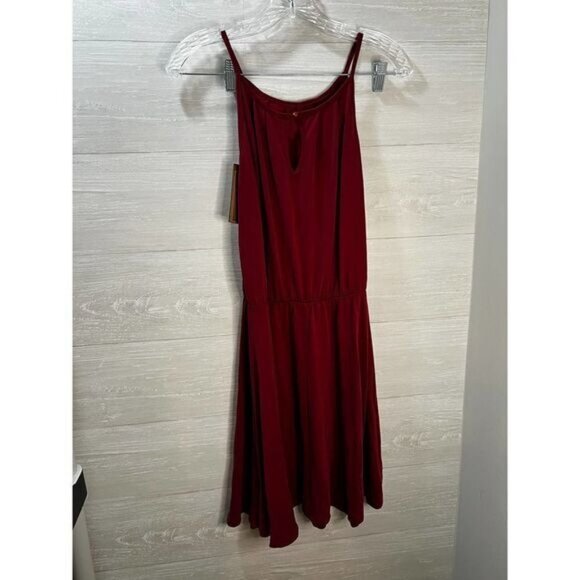 Red Sleeveless Midi Dress With Keyhole Detail & Adjustable Straps By Kalypso‎ - Picture 2 of 6